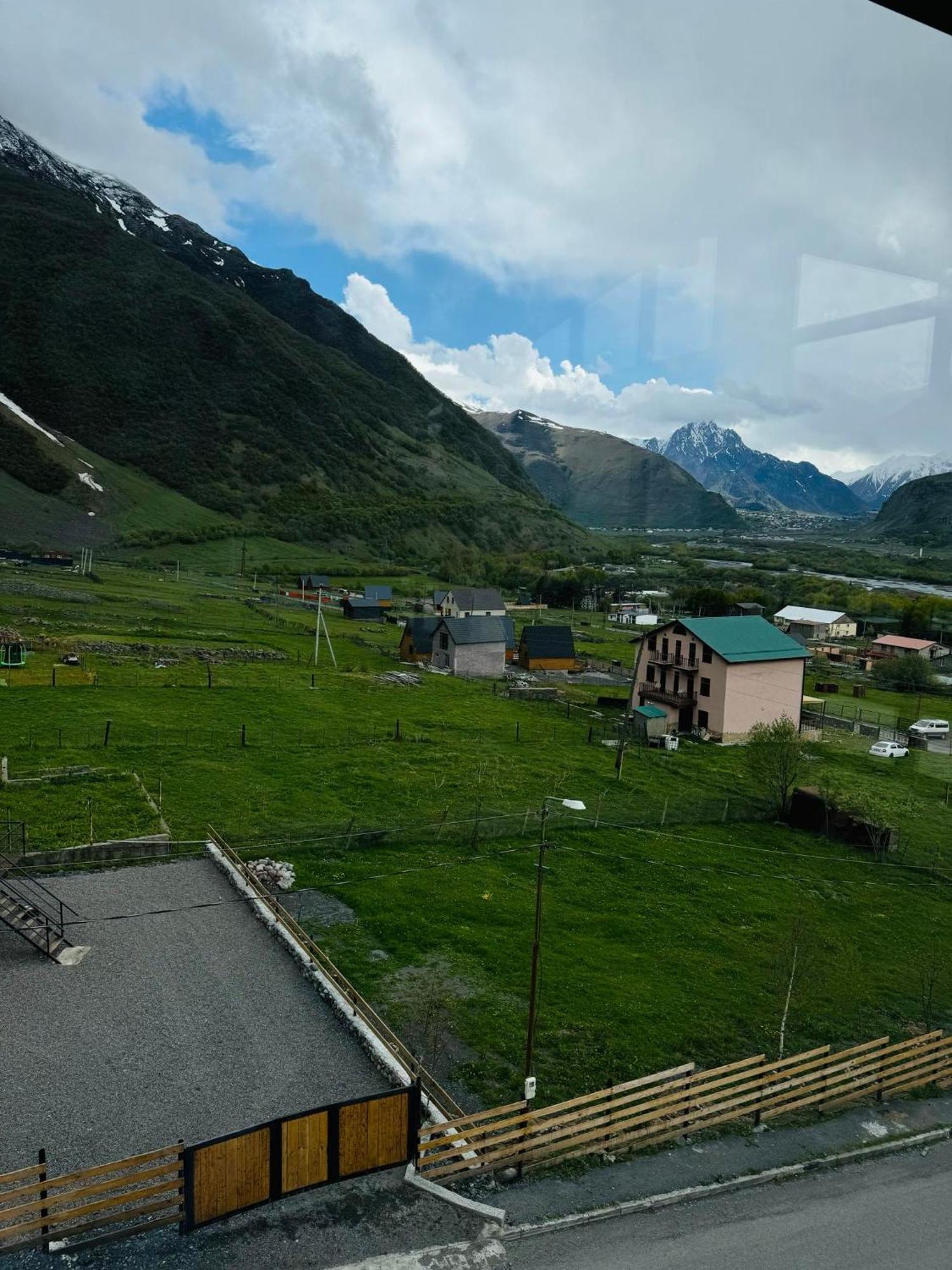 Hotel Chalet Kazbegi Esterno foto